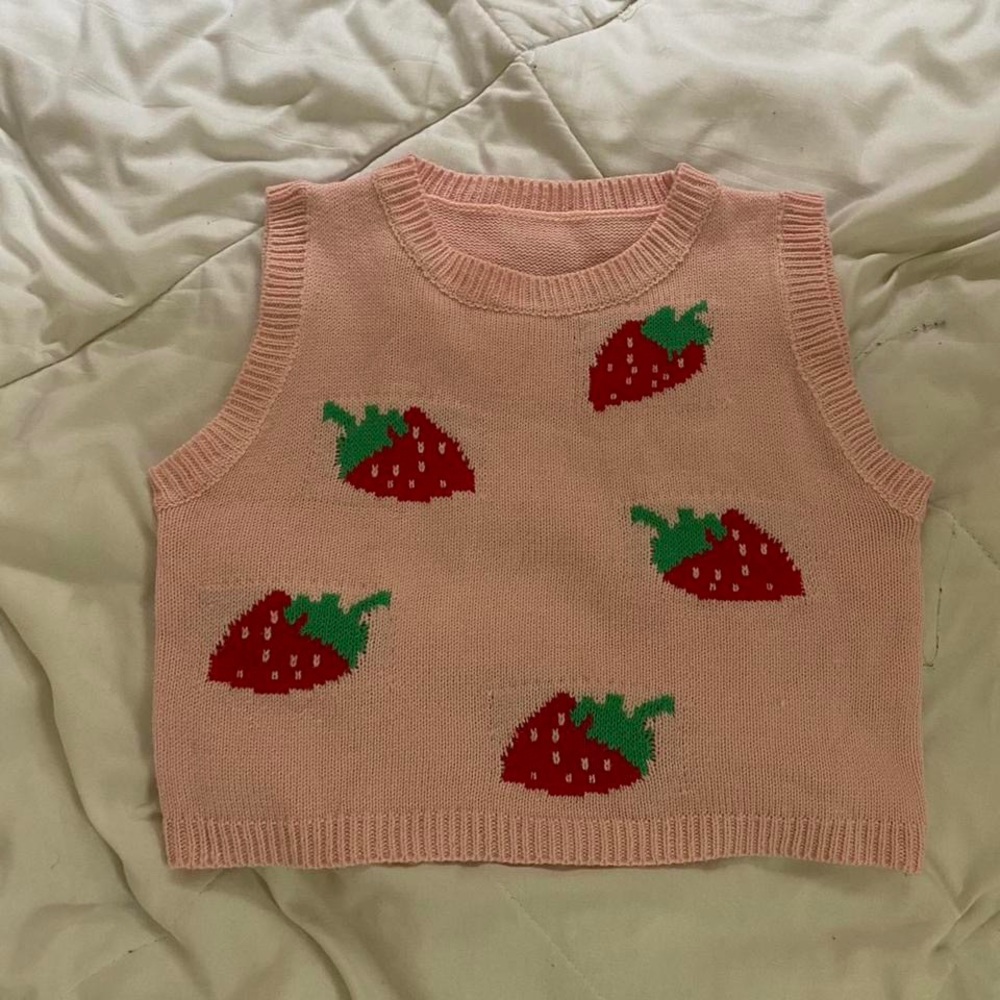 🍓🤍🧴strawberry summer top🧴🤍🍓
-